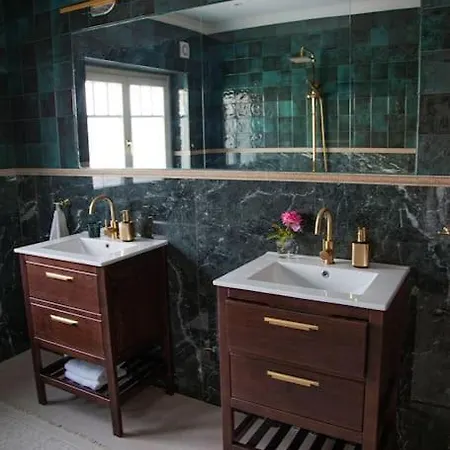 Casa Rosas Carvoeira