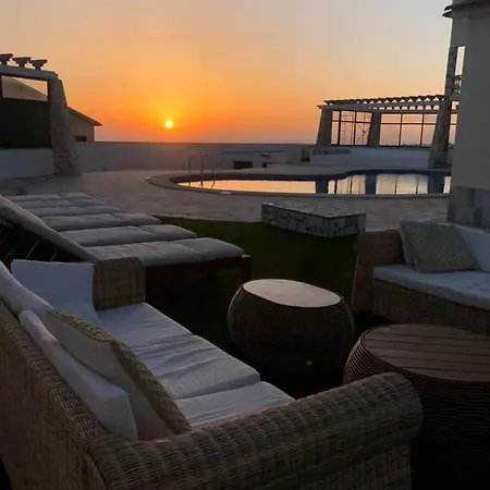 Casa Rosas Carvoeira