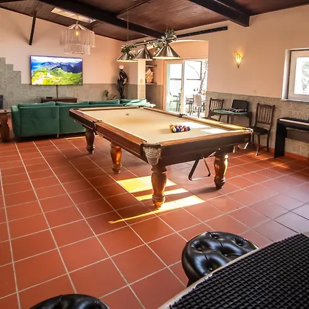 Casa Rosas Carvoeira