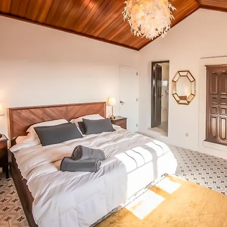 Casa Rosas Carvoeira